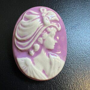 Vintage Purple and White Cameo Brooch Lady‎ Silhouette Oval Ceramic Portrait